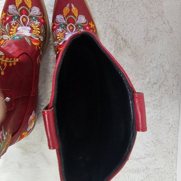 NWT Red Embroidered Floral Faux Leather Cowgirl Boho Snip Toe Bootie 39 (8) - Picture 8 of 11